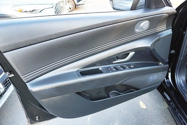 Used 2023 Black Hyundai SEL image 20