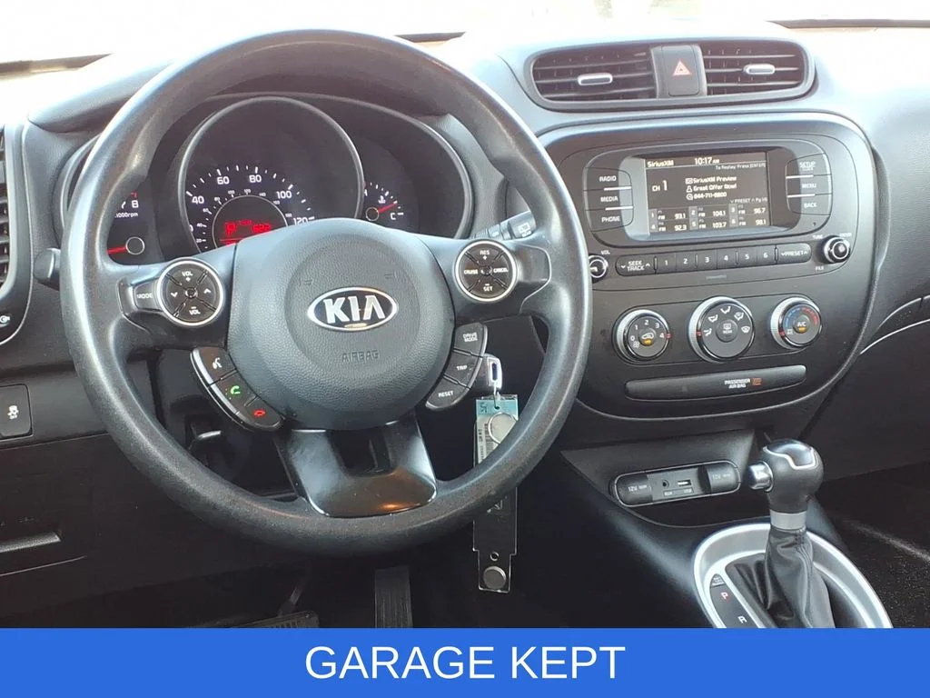 Used 2018 White Kia Base image 7