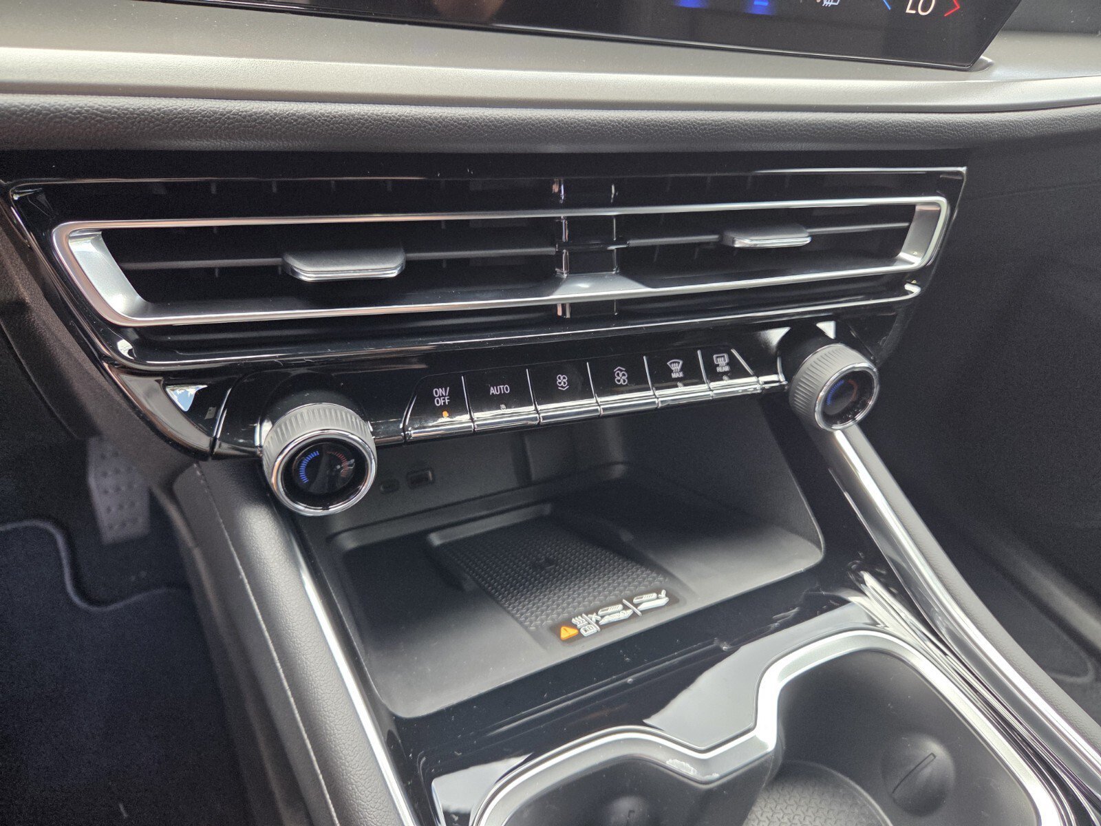 2027 Chevrolet Traverse LT - Photo 28