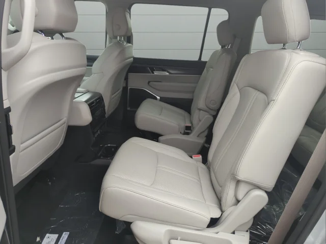 Used 2023 Silver Jeep Series III image 17