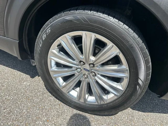 Used 2020 Black Ford Limited image 27