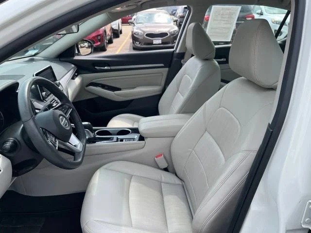 Used 2022 Pearl White Tricoat Nissan 2.5 SL image 12