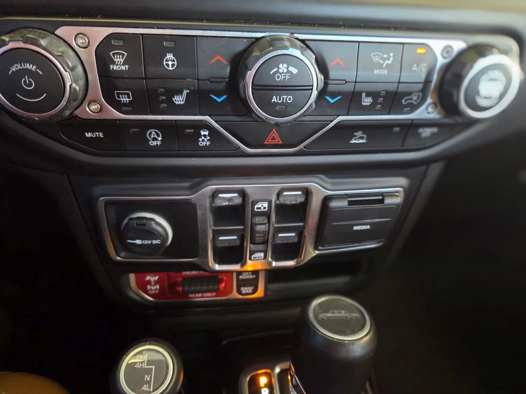 Used 2020 Punkn Metallic Clearcoat Jeep Rubicon image 38