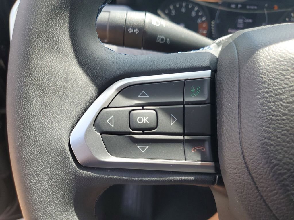 Used 2022 Black Jeep Latitude image 16