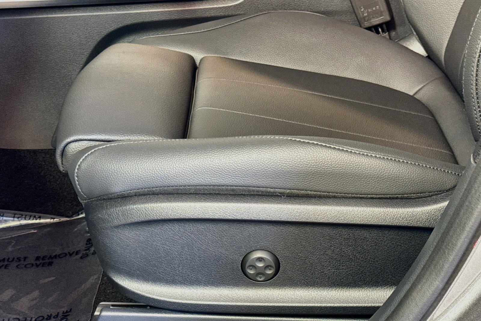 New 2026 Mountain Grey Metallic Mercedes-Benz GLB 250 image 17