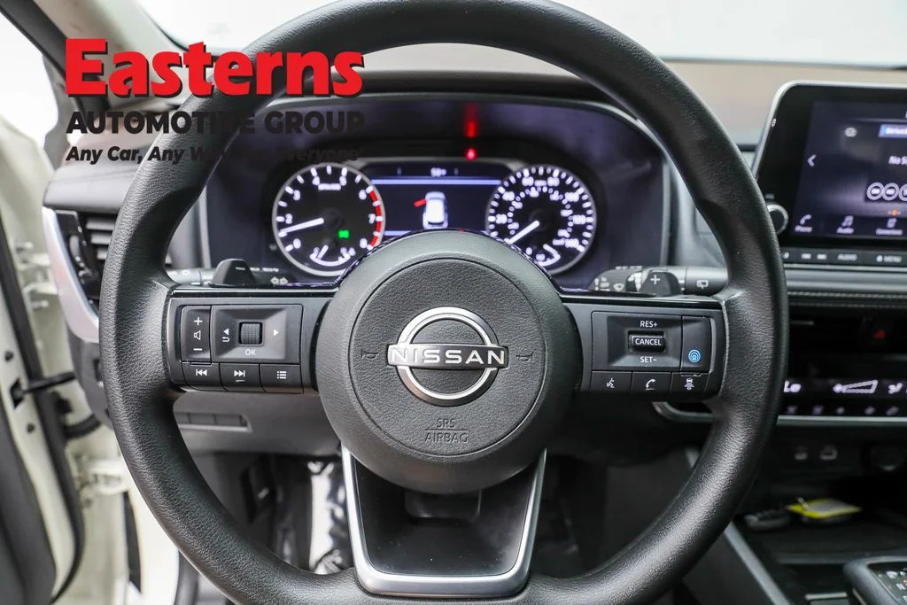 Used 2022 White Nissan SV image 10