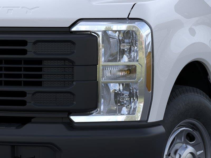 New 2026 Oxford White FORD F-250® XL image 18