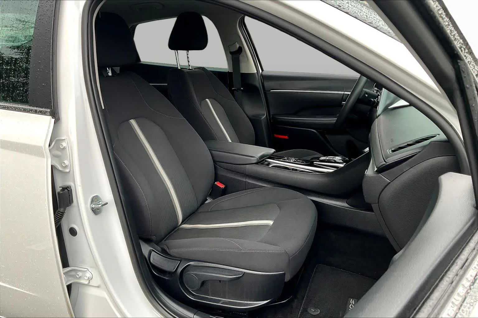 Used 2022 Quartz White Hyundai SEL image 9