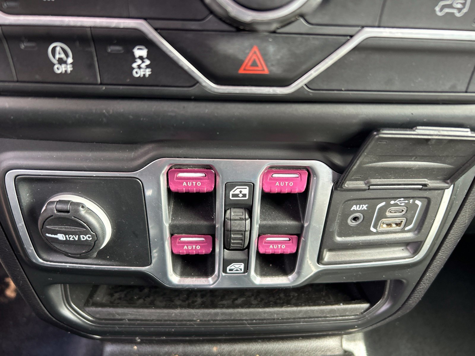 Used 2018 Gray Jeep Unlimited Sahara image 31