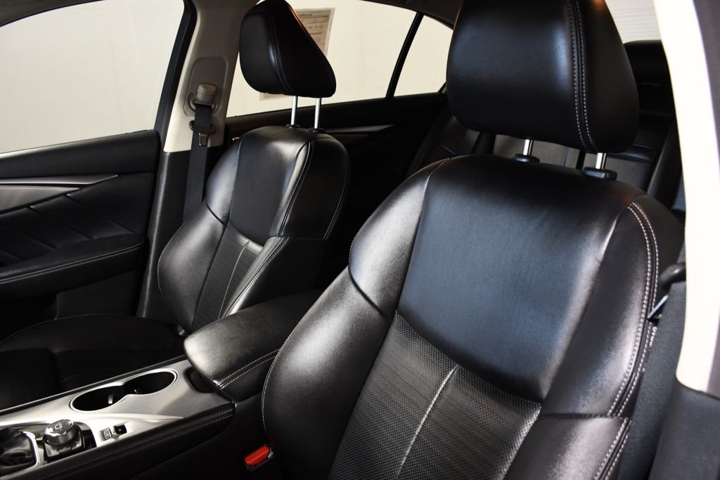 Used 2018 Black Obsidian INFINITI Sport image 17