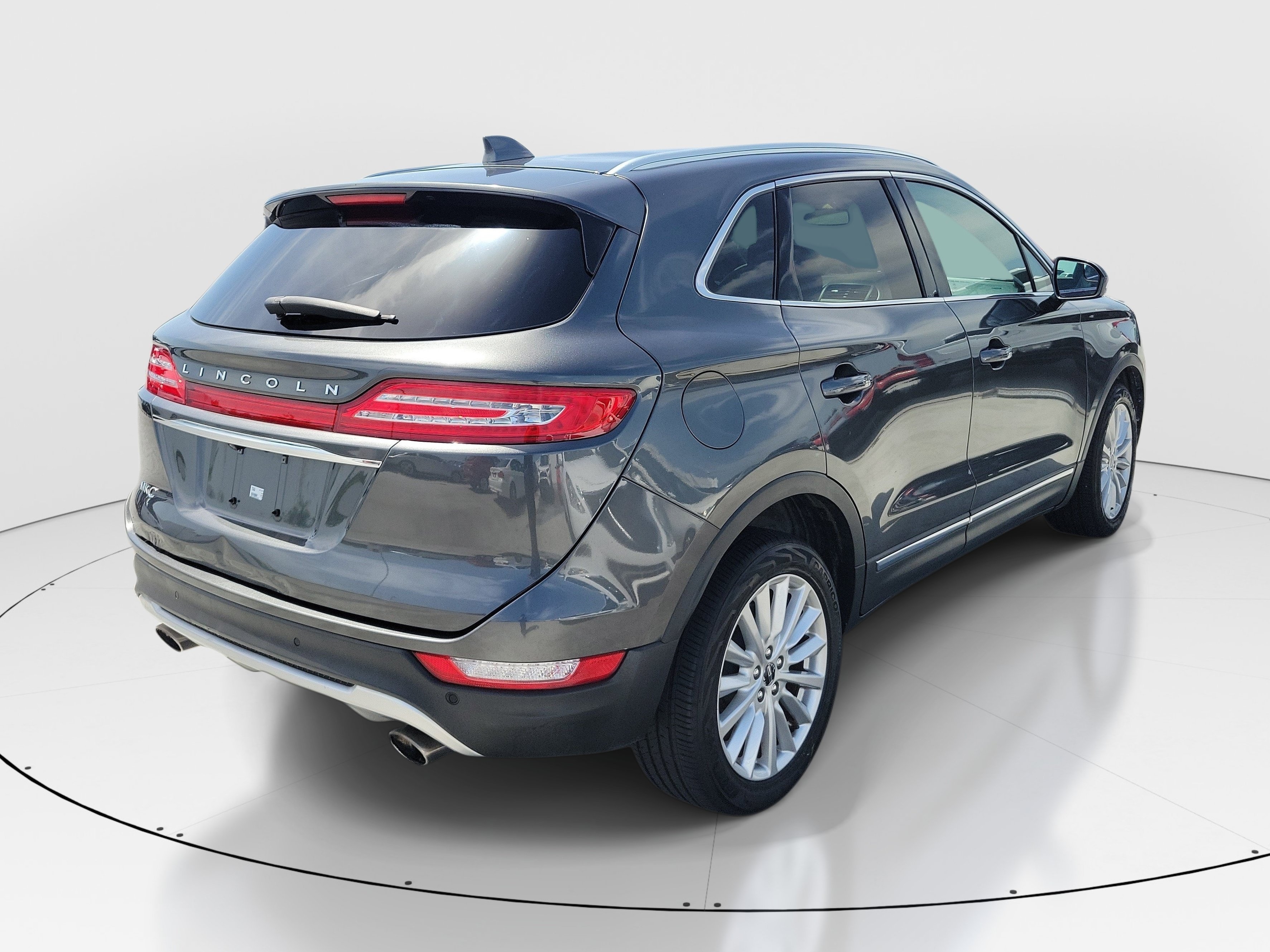Used 2019 Magnetic Gray Metallic Lincoln Standard image 6