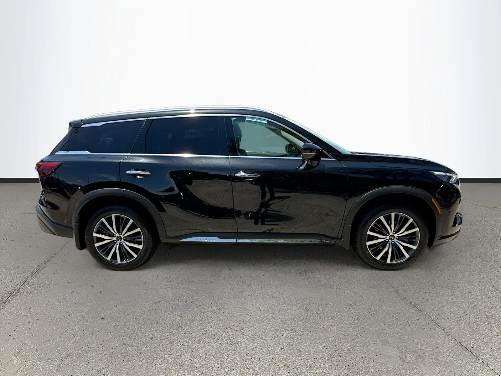 Used 2023 Black INFINITI Sensory image 8