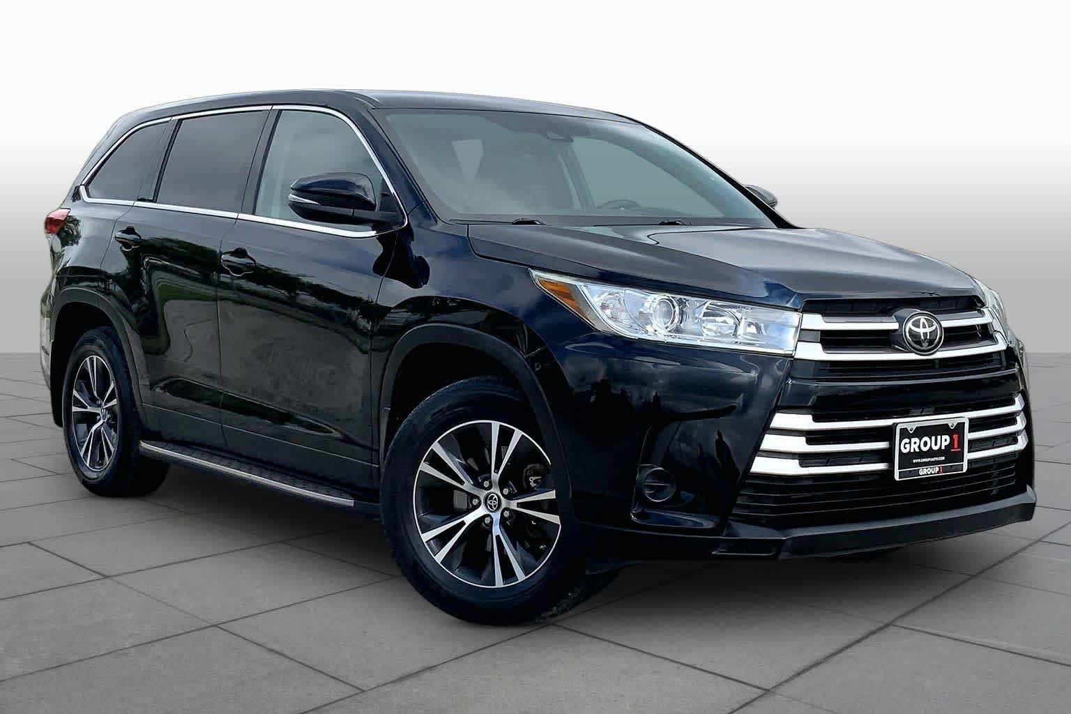Used 2019 Midnight Black Metallic Toyota LE image 3