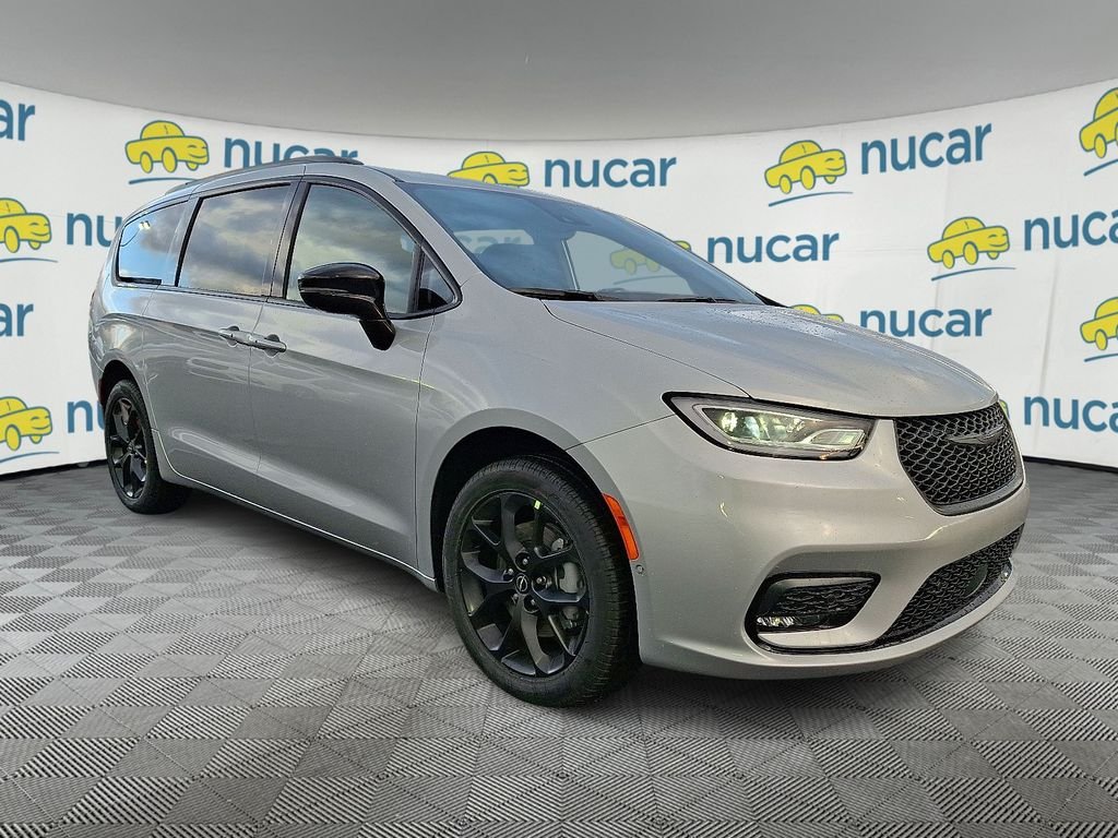 2026 Chrysler Pacifica Select AWD's photo