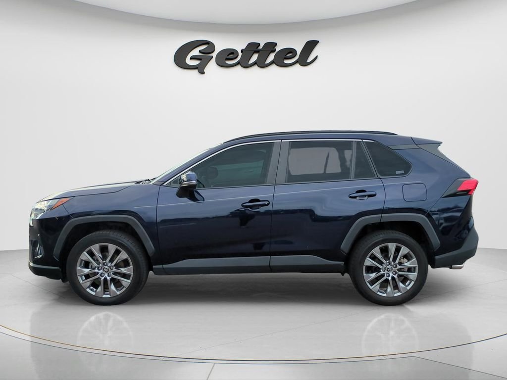 Used 2022  Toyota XLE Premium image 8