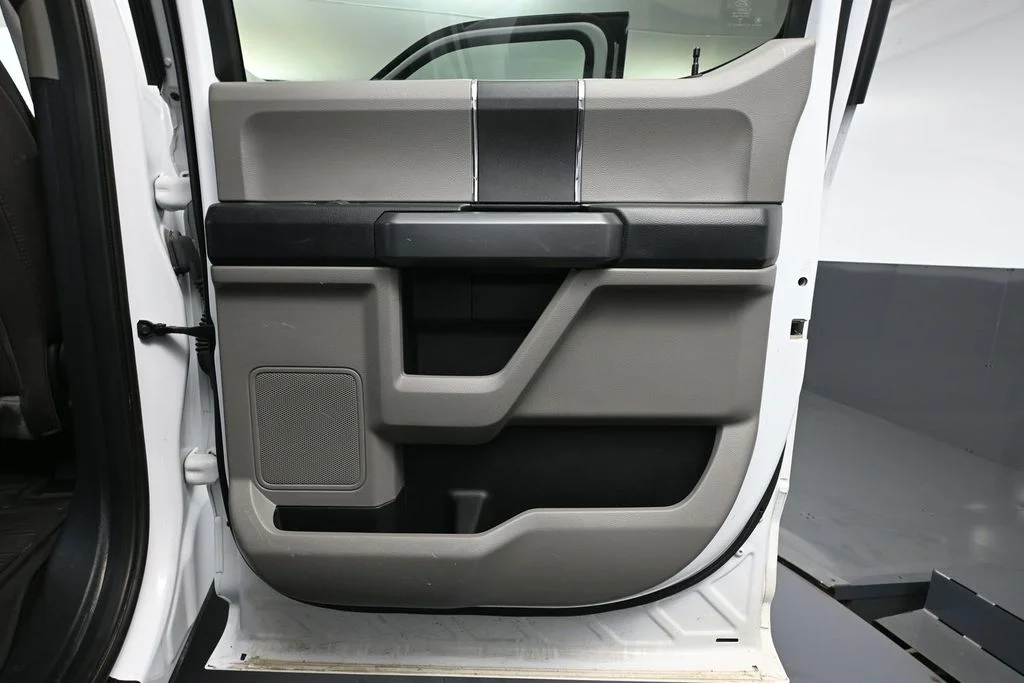 Used 2020 White Ford XLT image 33