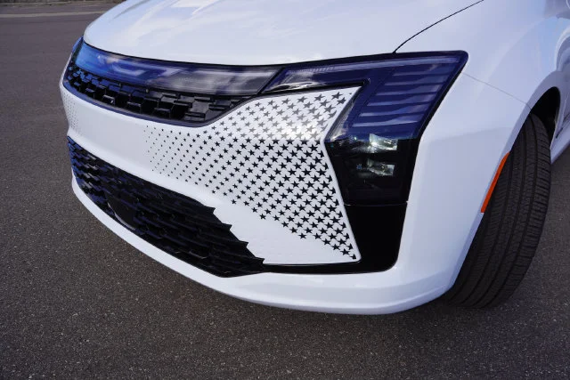 New 2027 Bright White Clear-Coat Paint Chrysler Select image 9