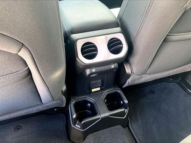 Used 2022 White Jeep Unlimited Sahara image 28