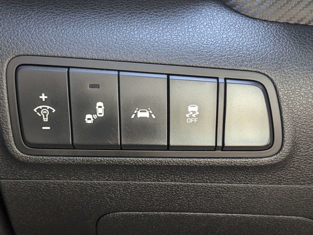 Used 2020 Blue Hyundai Value image 31