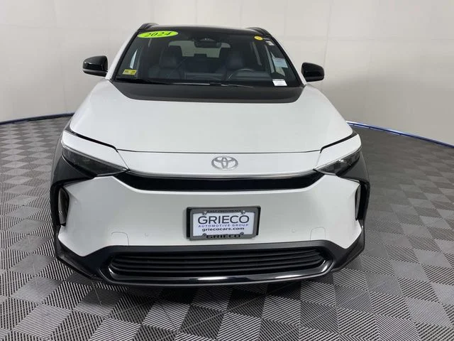 Used 2024 Beige Toyota XLE image 3