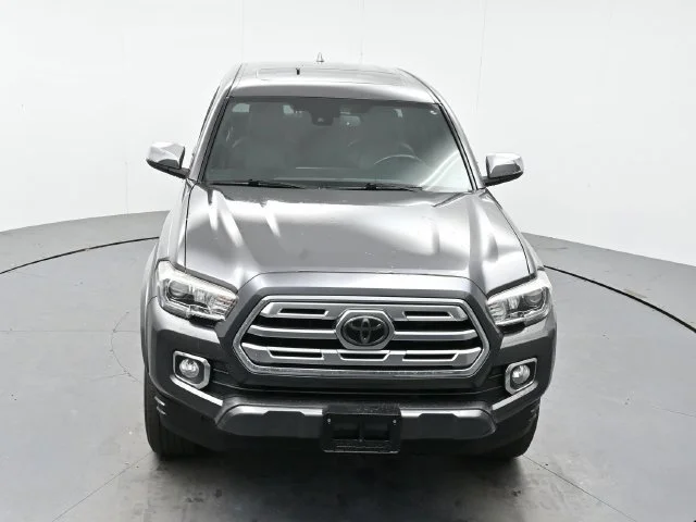 Used 2018 Magnetic Gray Metallic Toyota SR5 image 29
