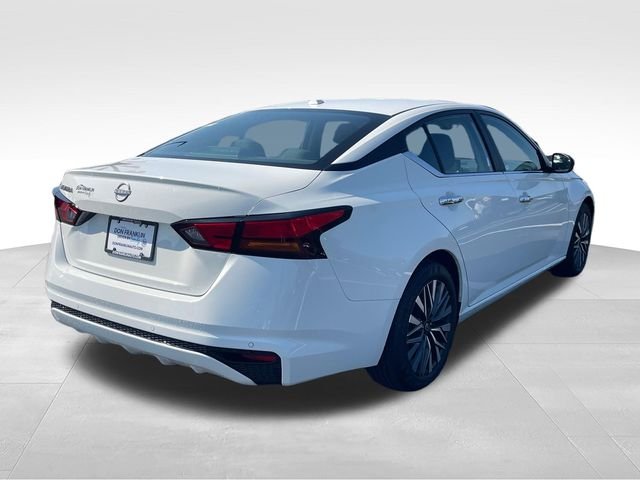 Used 2025 White Nissan 2.5 SV image 5