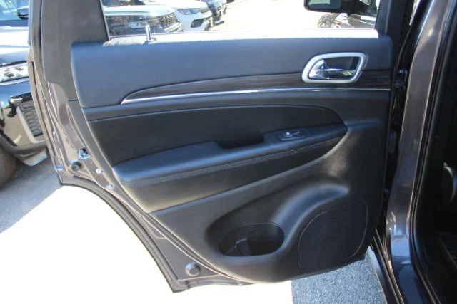 Used 2020 Gray Jeep Limited image 23