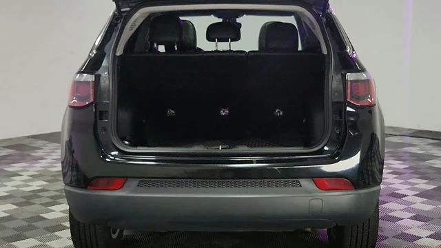 Used 2018 Black Jeep Latitude image 28