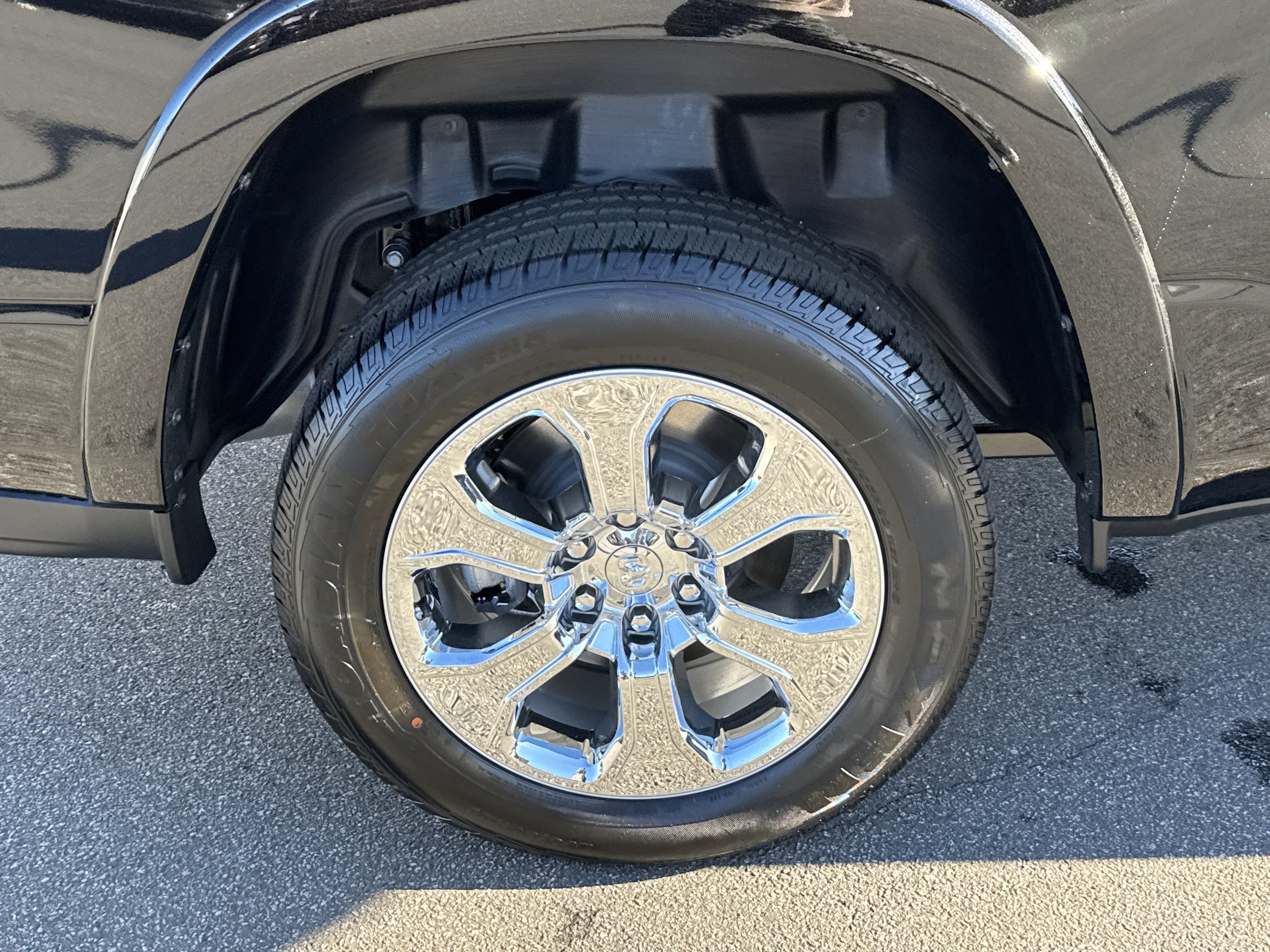 New 2026 Diamond Black Crystal Pearl-Coat Exterior Paint RAM Big Horn/Lone Star image 12