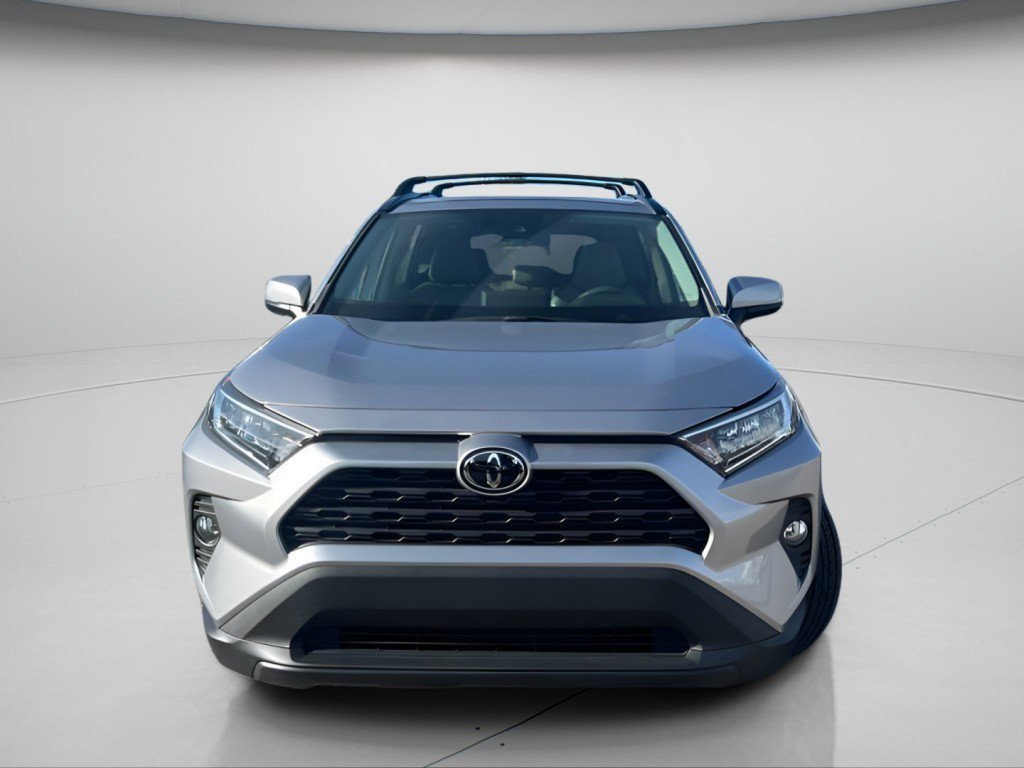 Used 2021 Silver Sky Metallic Toyota XLE Premium image 18