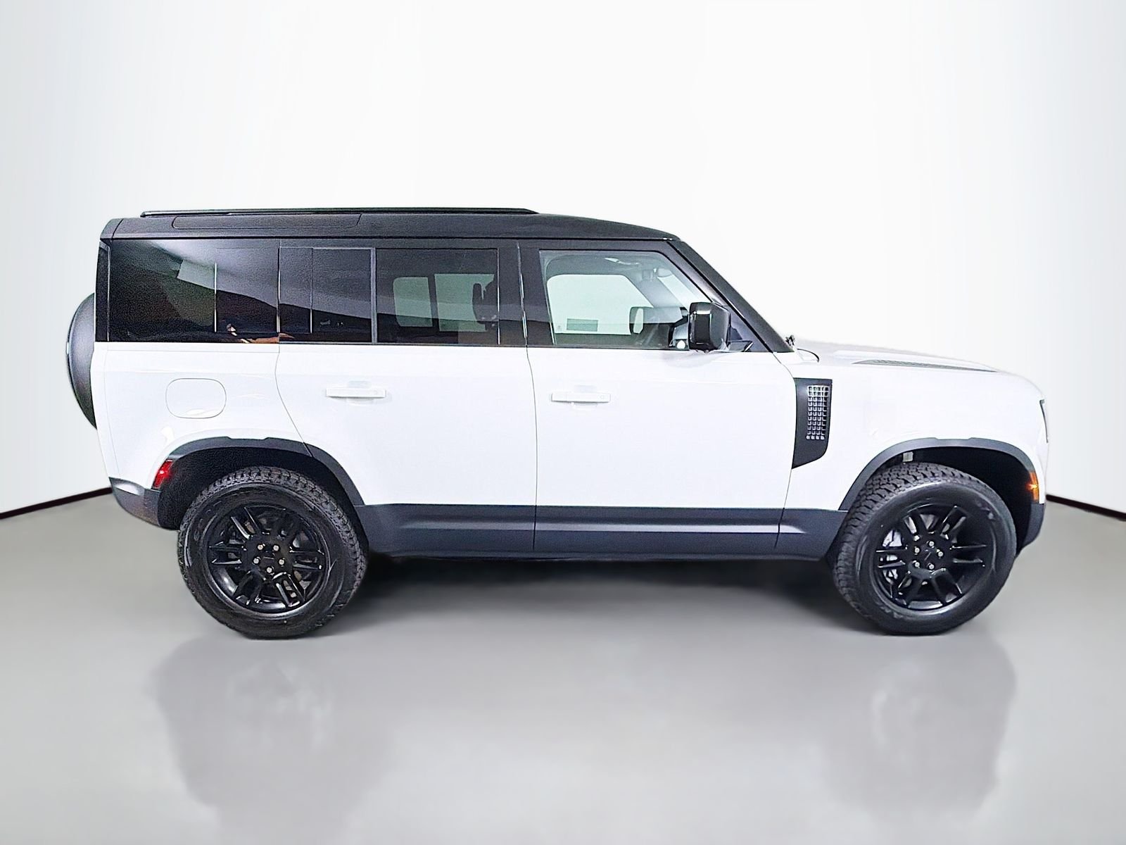 New 2026 Fuji White Land Rover S image 6