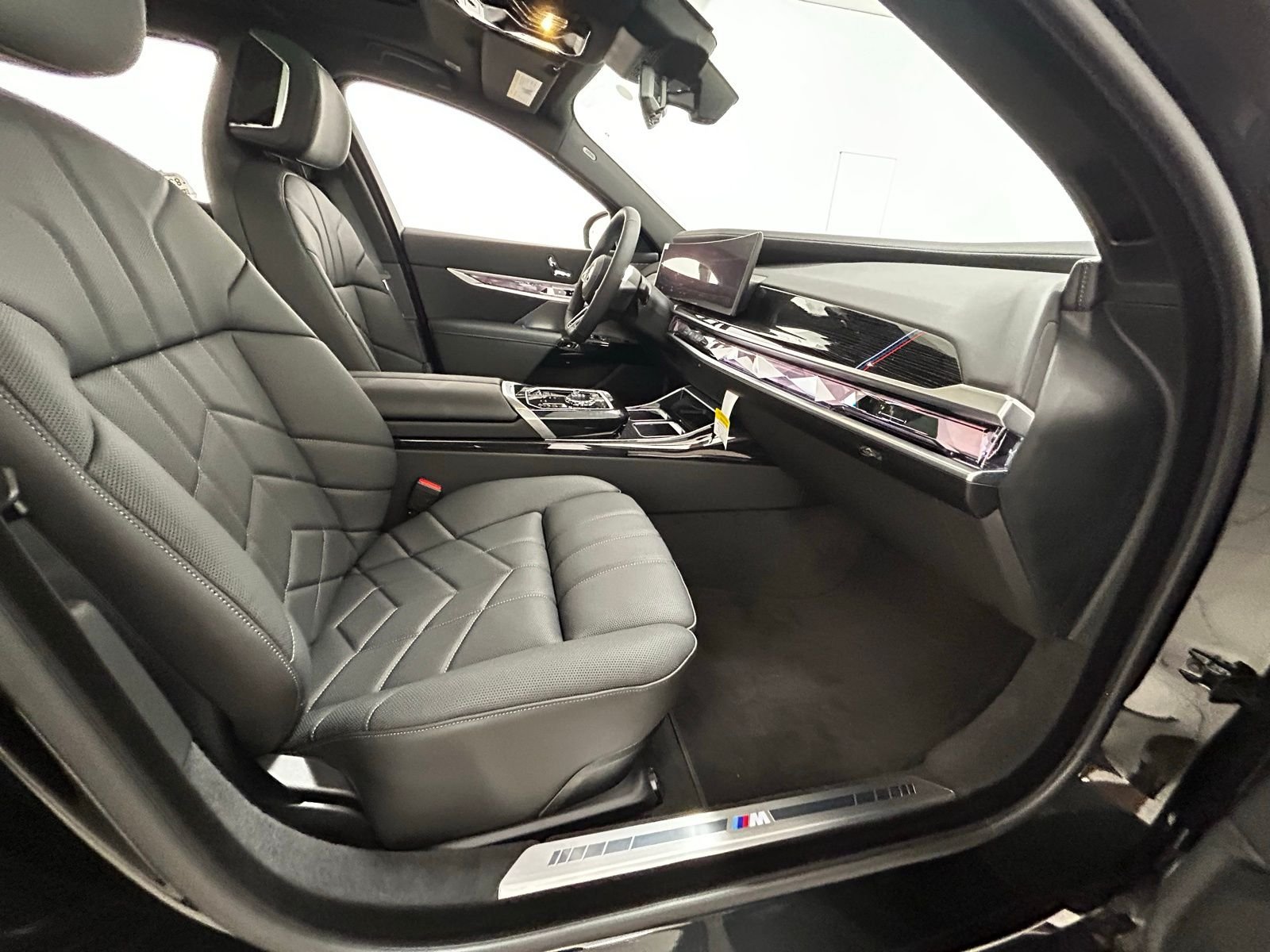 New 2026 Black Sapphire Metallic BMW xDrive60 image 71