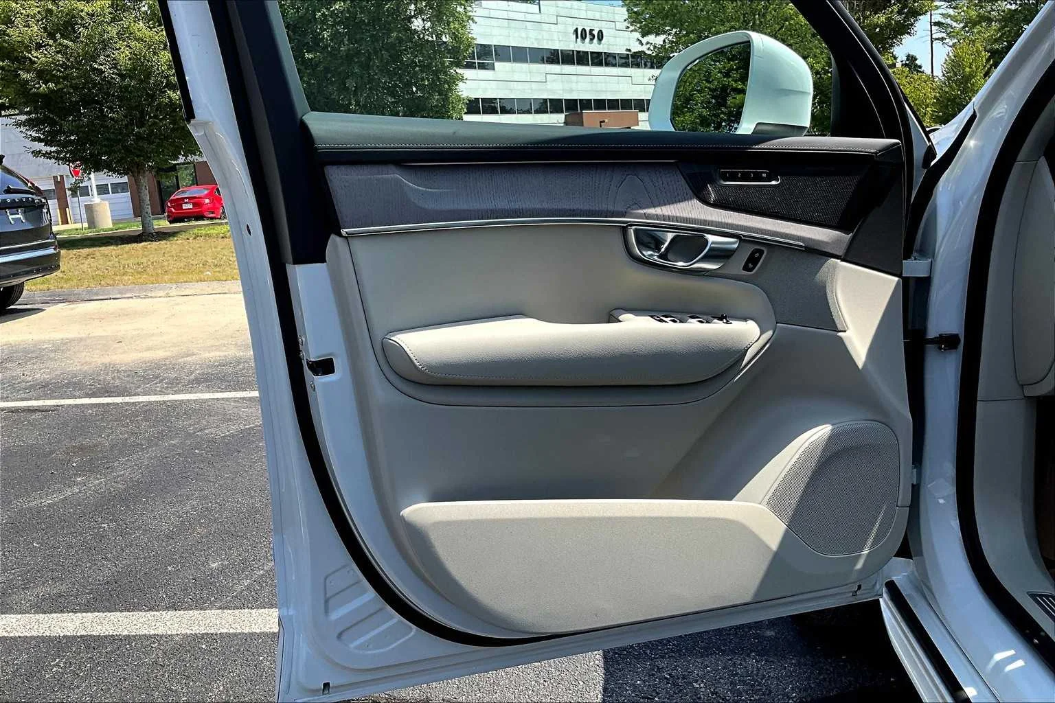2026 Volvo XC90 Ultra - Photo 11