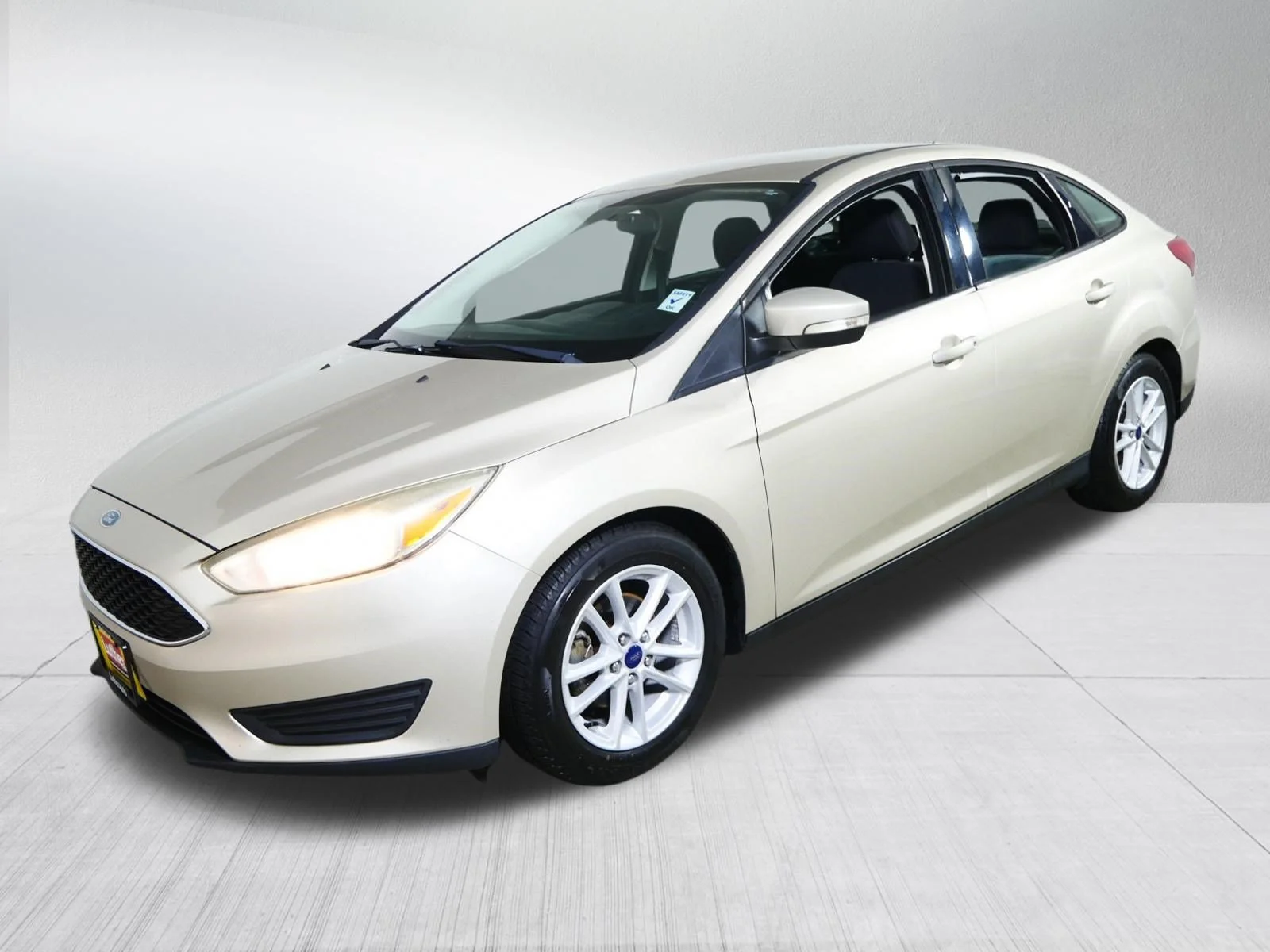 Used 2017 White Gold Metallic Ford SE image 3