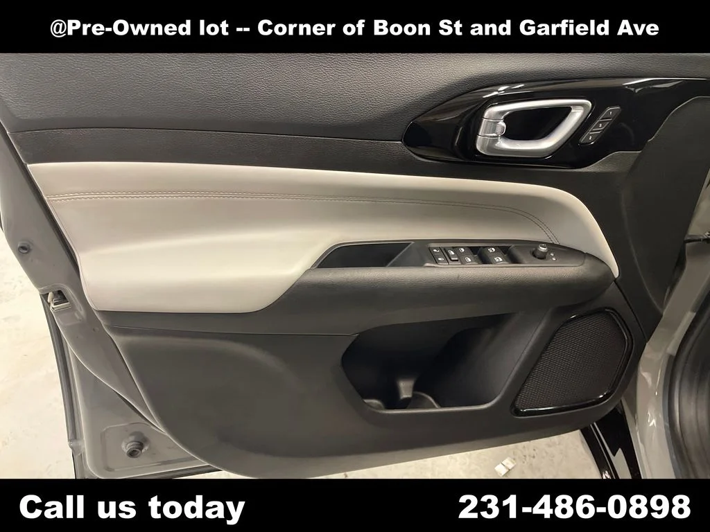 Used 2022 Gray Jeep Limited image 15