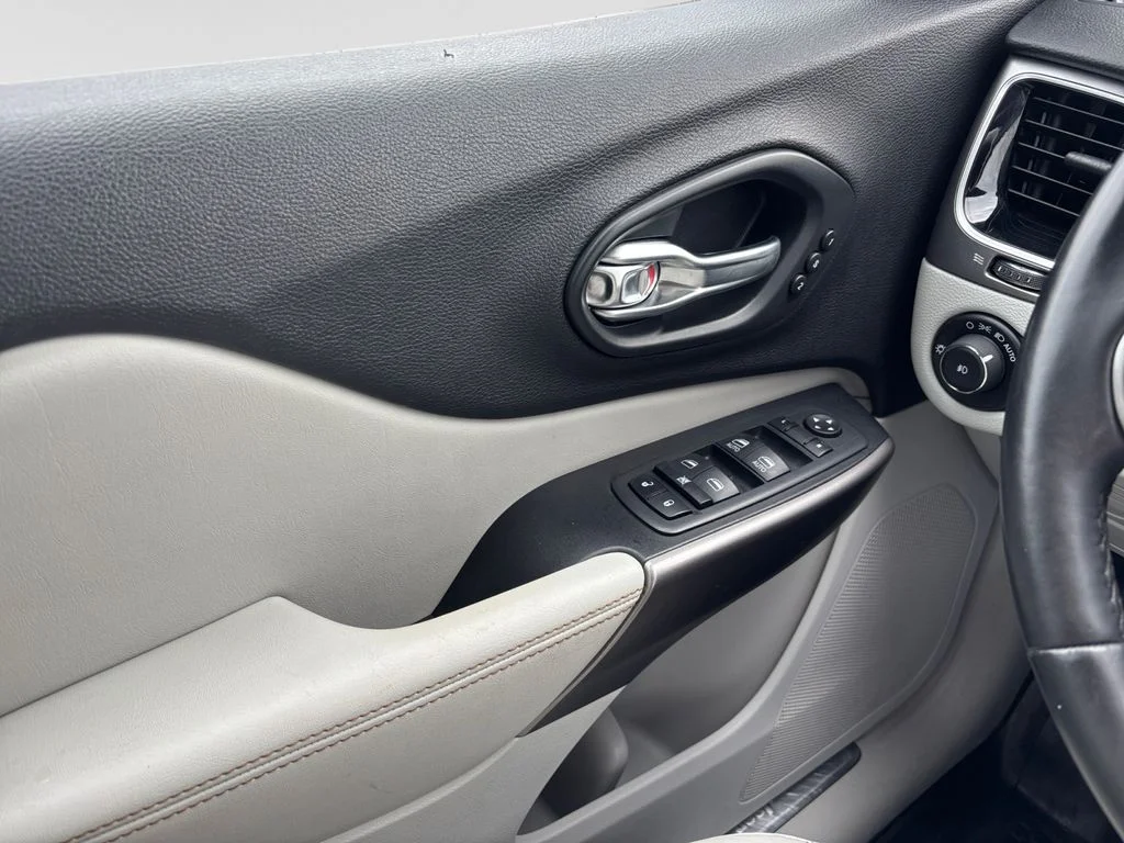 Used 2019 Gray Jeep Limited image 17