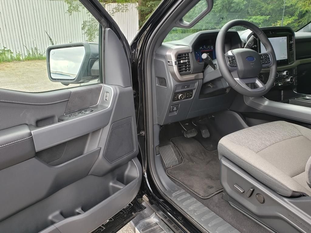 New 2026 Agate Black Metallic Ford XLT image 11
