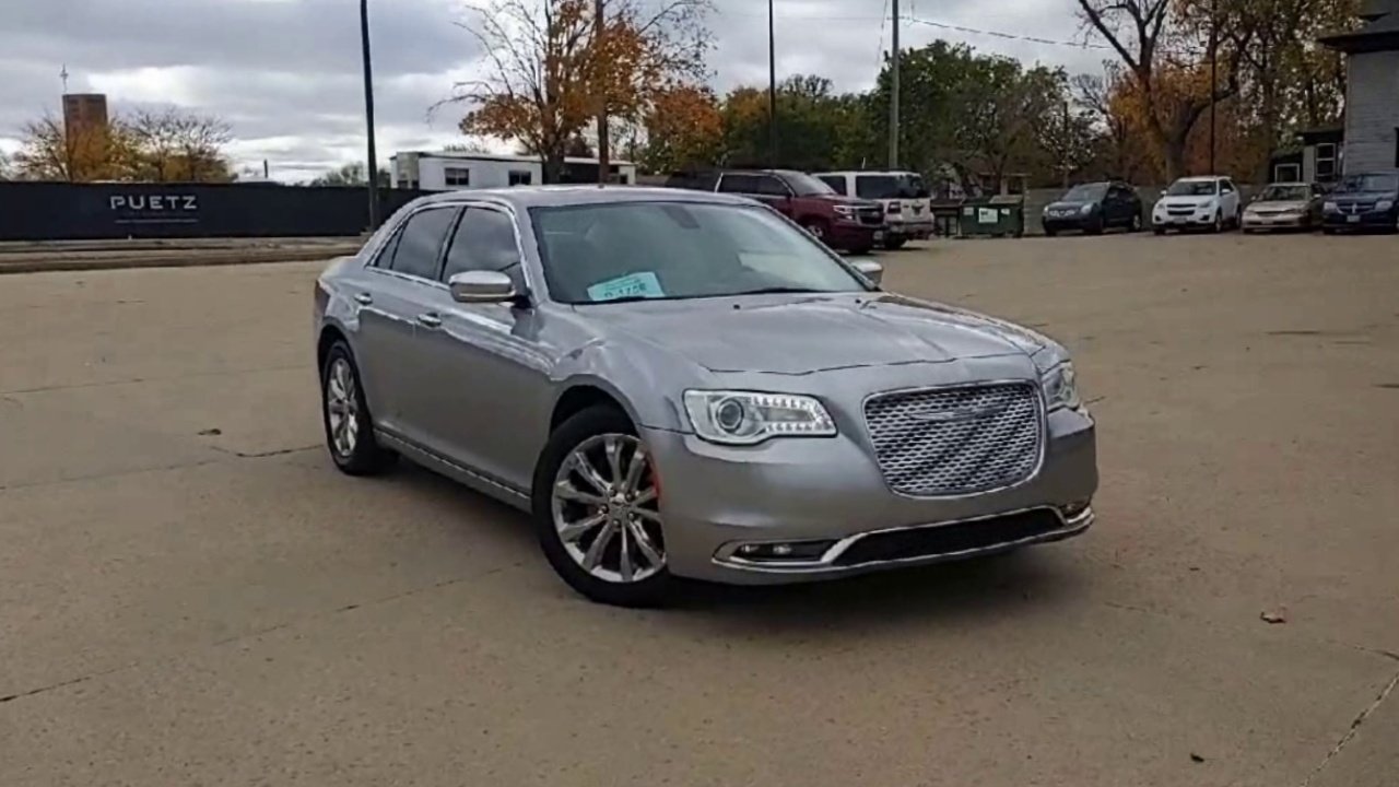 2015 Chrysler 300 S photo 3