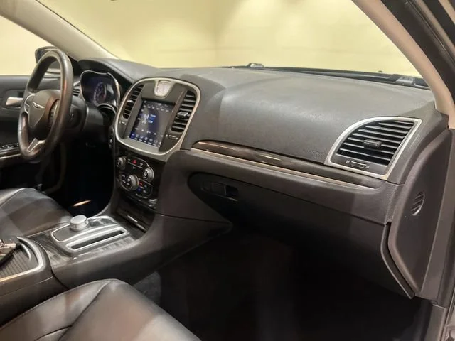 2019 Chrysler 300 Touring - Photo 24