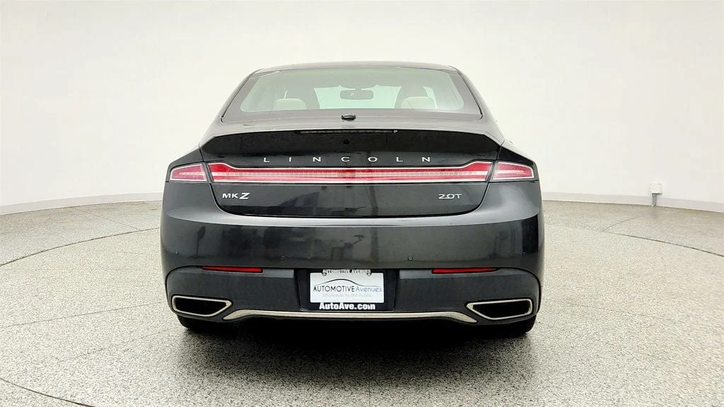 Used 2017 Magnetic Grey Metallic Lincoln Reserve FWD w/ Power Moonroof, 19