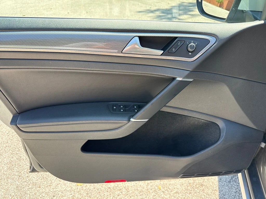 Used 2018  Volkswagen TSI SE image 13