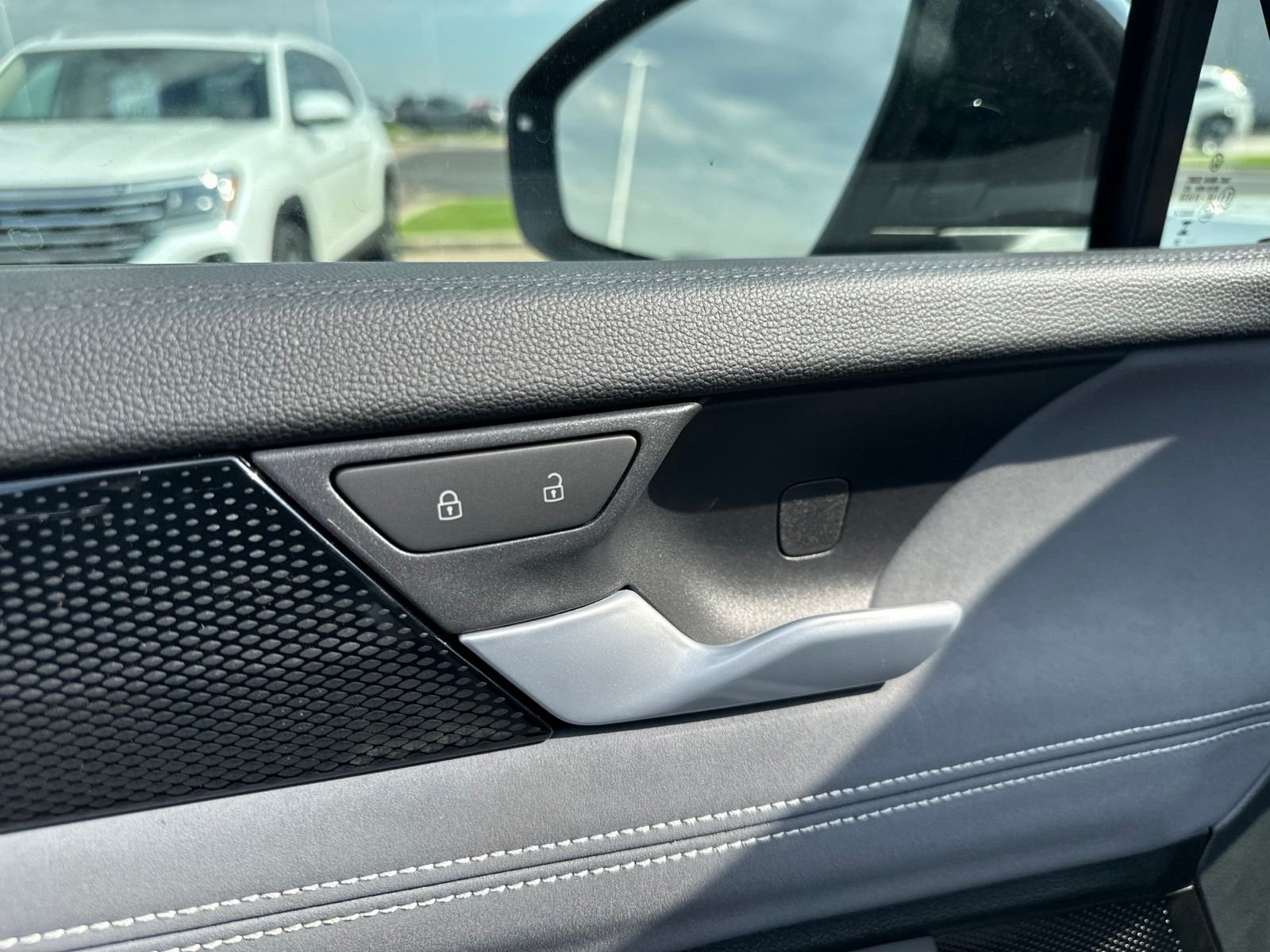 New 2026 White/off-white Volkswagen 2.0T SE R-Line Black image 18