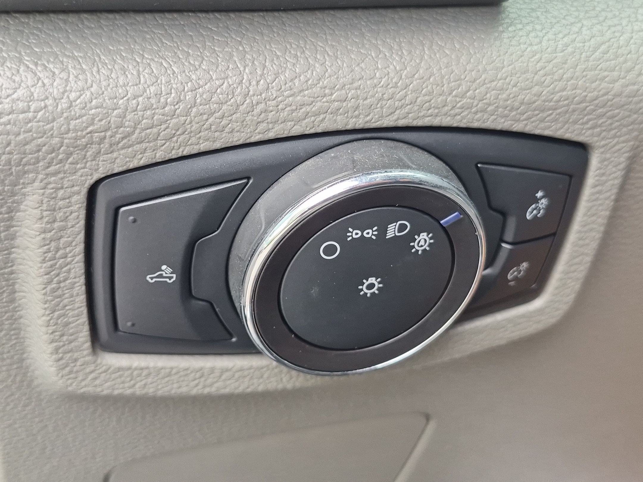Used 2018 Gray Ford XL image 21