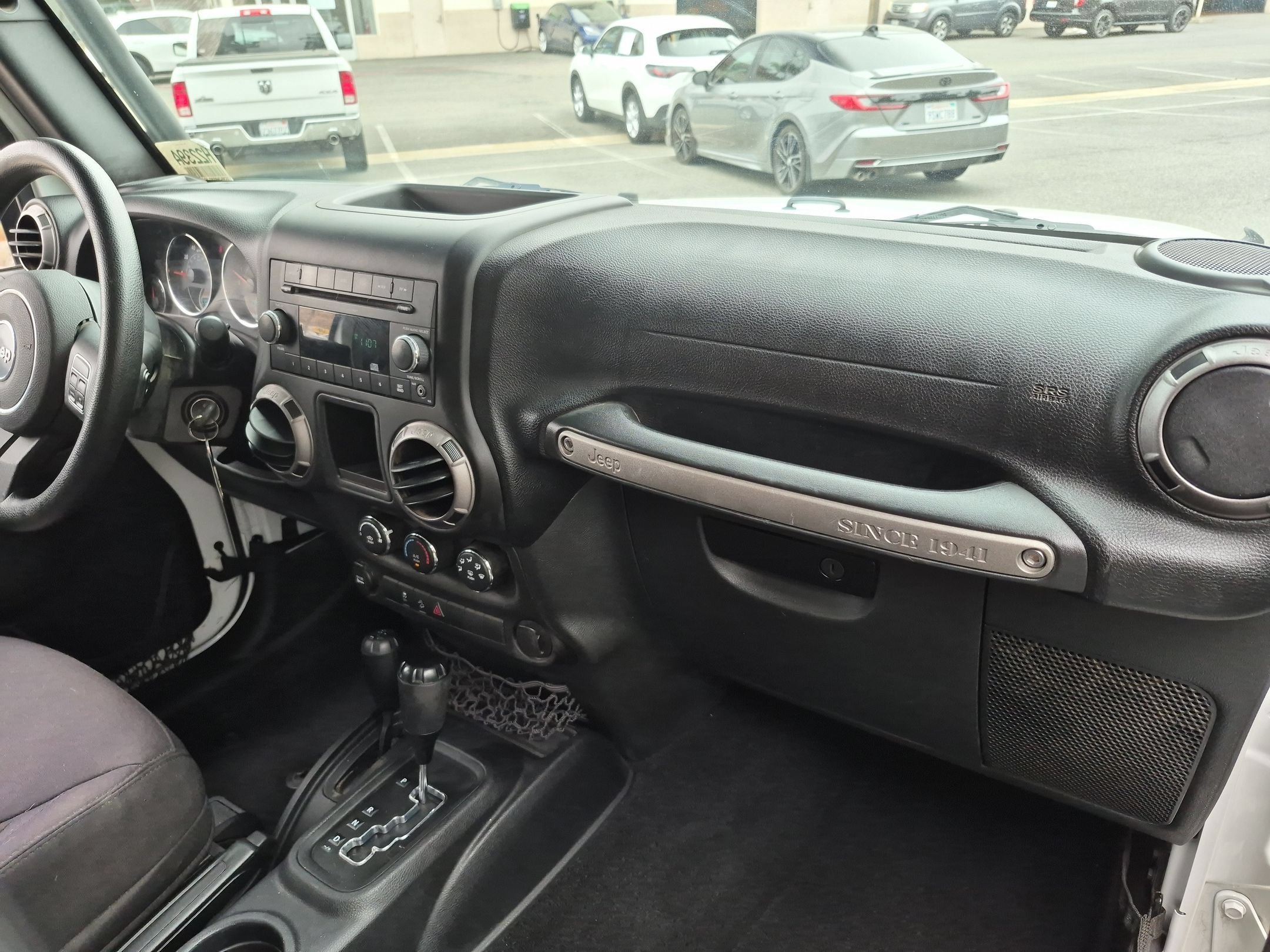Used 2015 Bright White Clearcoat Jeep Sport image 26