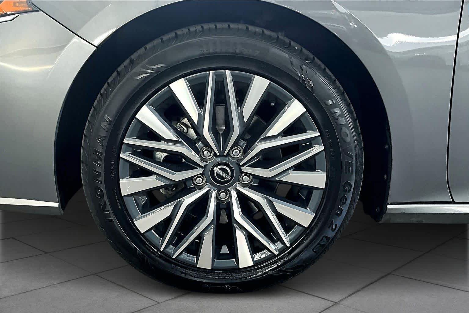 Used 2024 Gun Metallic Nissan 2.5 SV image 10