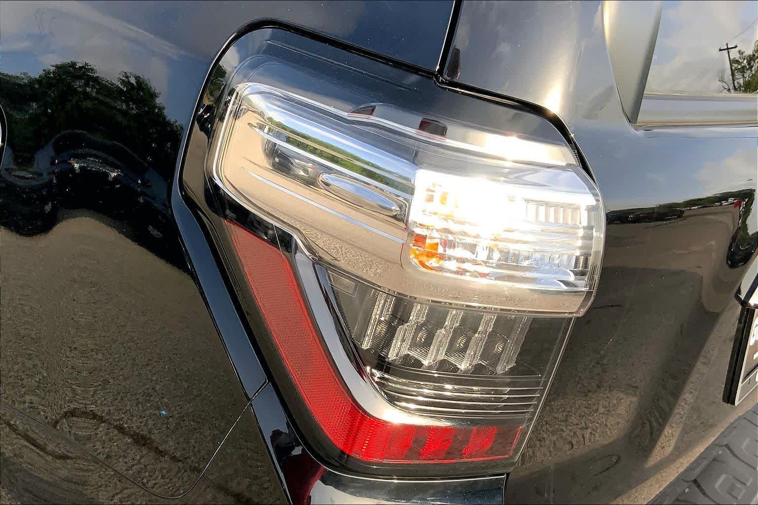 Used 2022 Midnight Black Metallic Toyota SR5 image 28