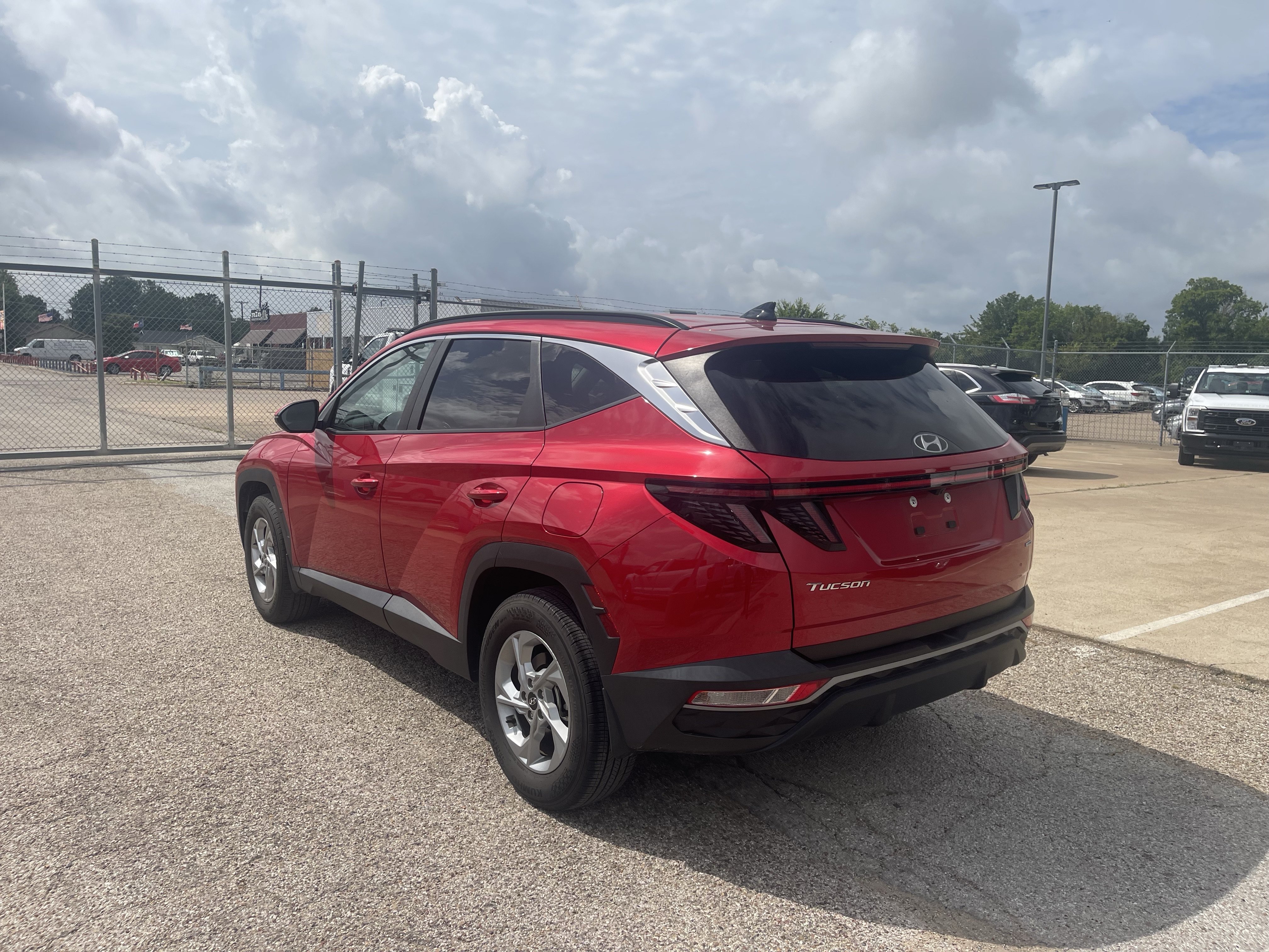 Used 2023 Calypso Red Hyundai SEL image 4