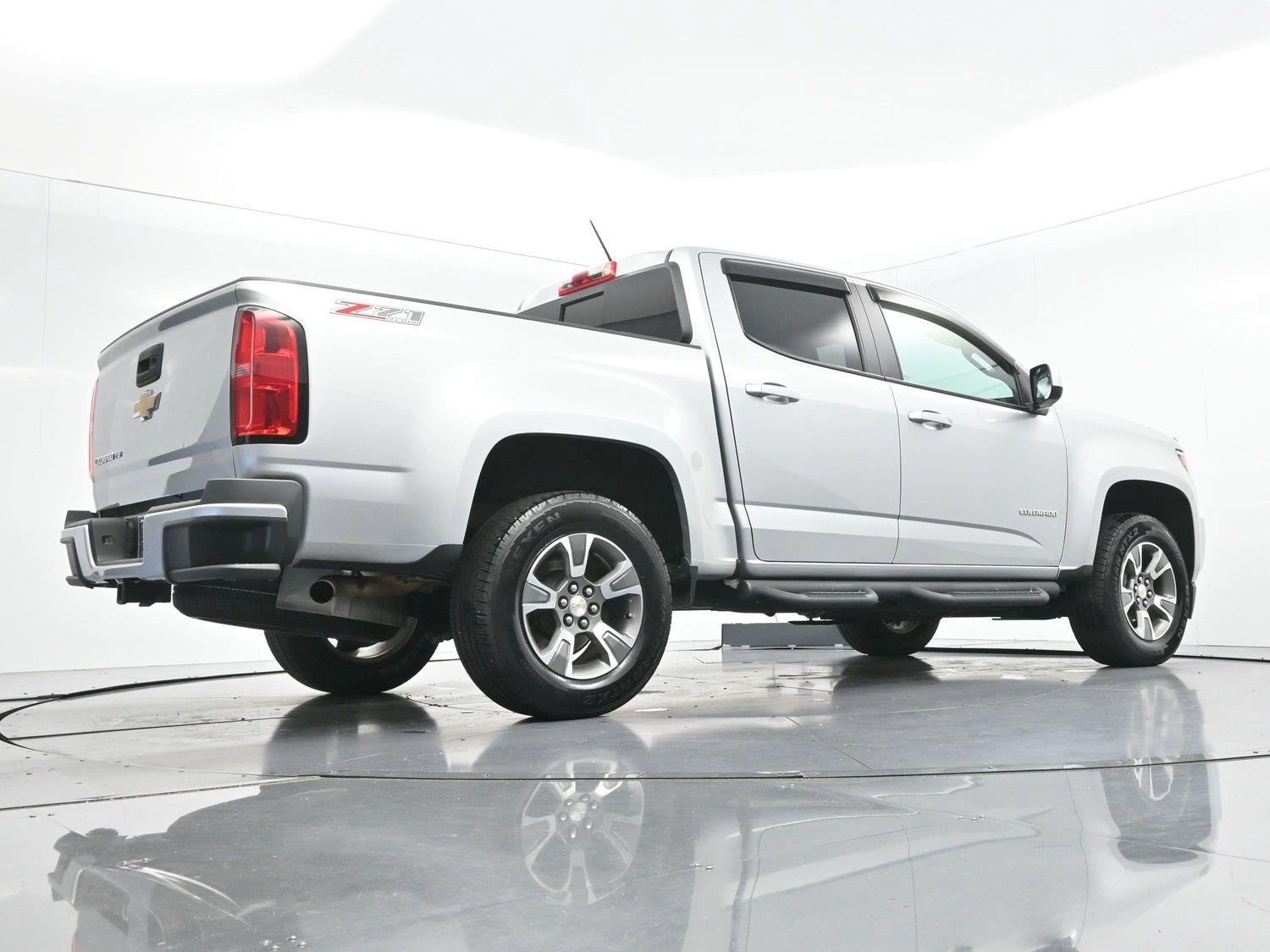 Used 2018 SILVER ICE METALLIC Chevrolet 4WD Z71 image 53