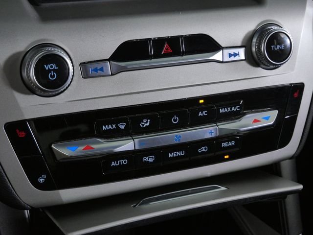 Used 2022 Silver Ford XLT image 29