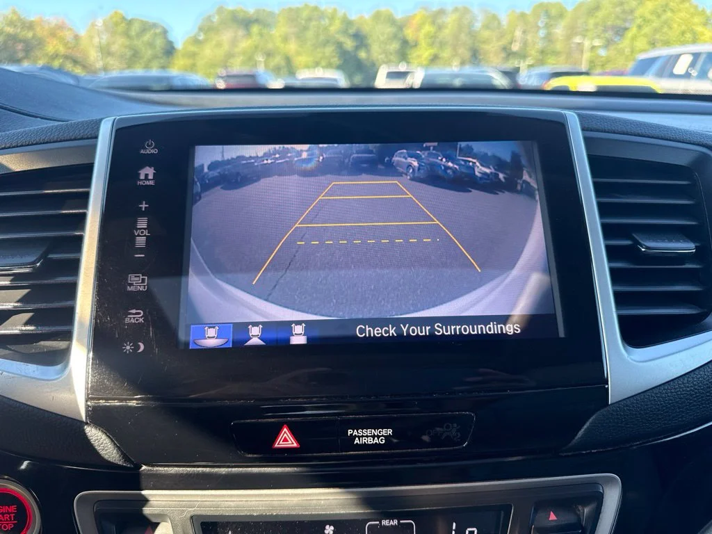 Used 2017  Honda Touring image 18